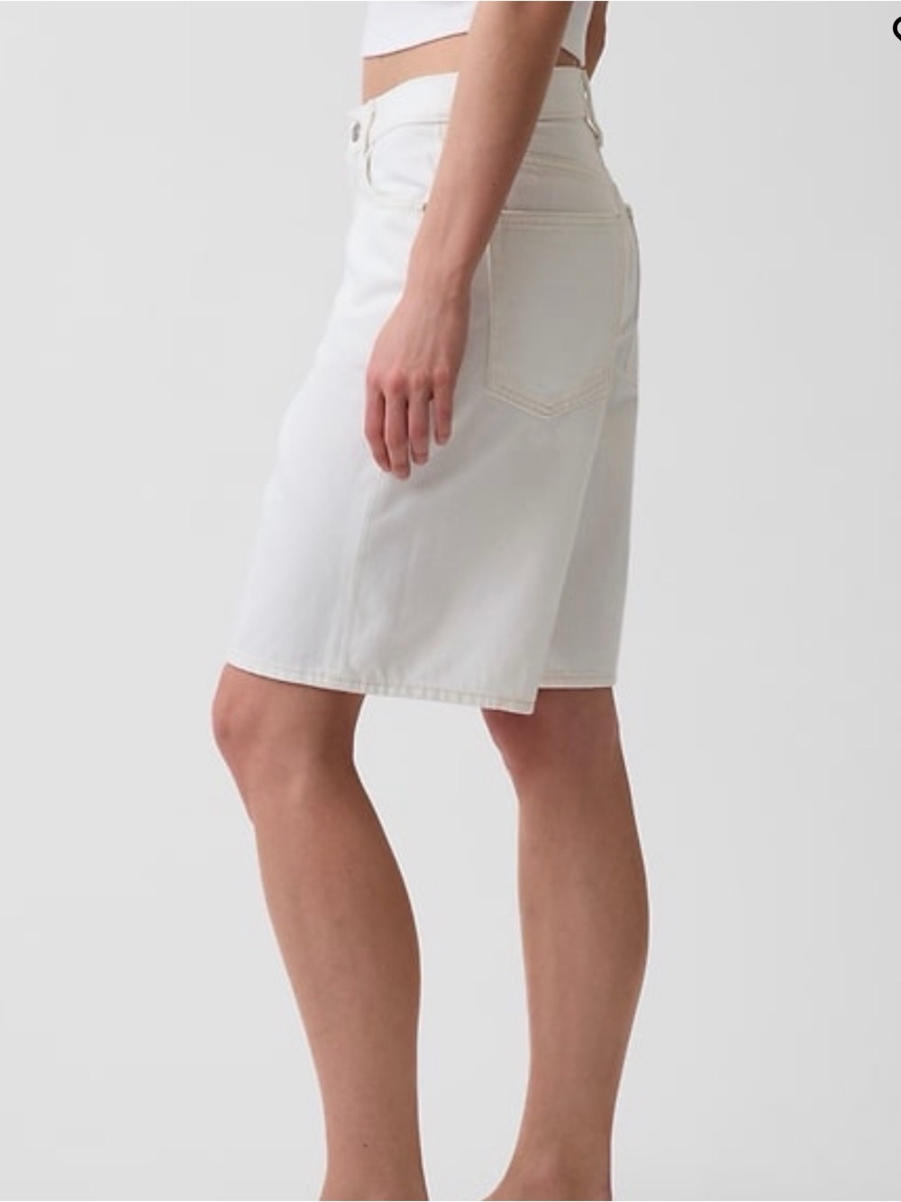 GAP Longline 11" mid rise denim White Shorts - Women size 10 - Picture 3 of 8